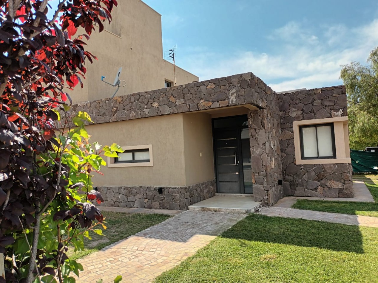 ¡Tu Casa Ideal en Lujan de Cuyo, Barrio Privado Vieytes!