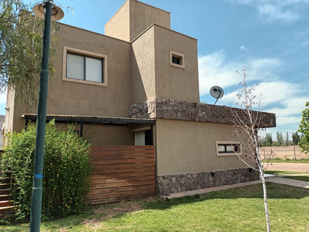 ¡Tu Casa Ideal en Lujan de Cuyo, Barrio Privado Vieytes!